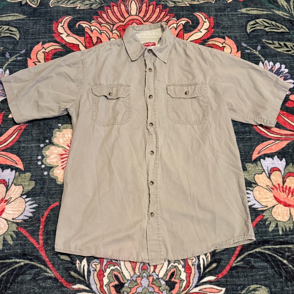 3/$25 ✨ Wrangler Premium Quality Short Sleeve Button Down Shirt Size M